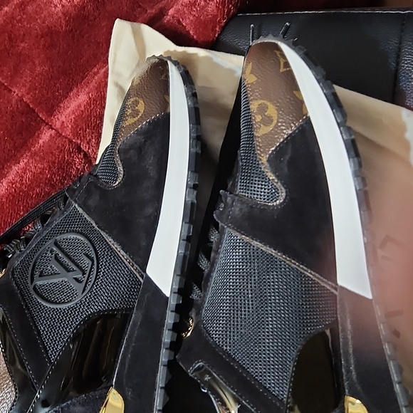 Louis Vuitton Runway Sneaker. - Picture 11 of 12